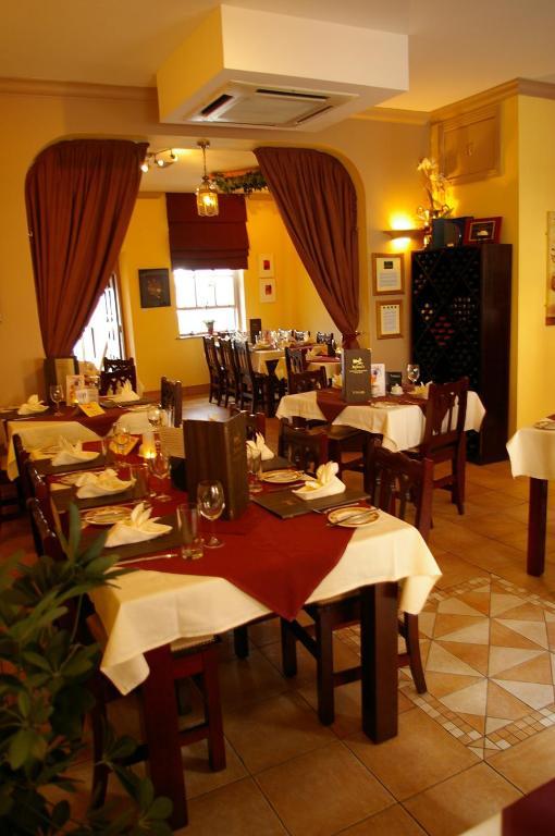Befani'S Mediterranean Restaurant & Townhouse Clonmel Kültér fotó
